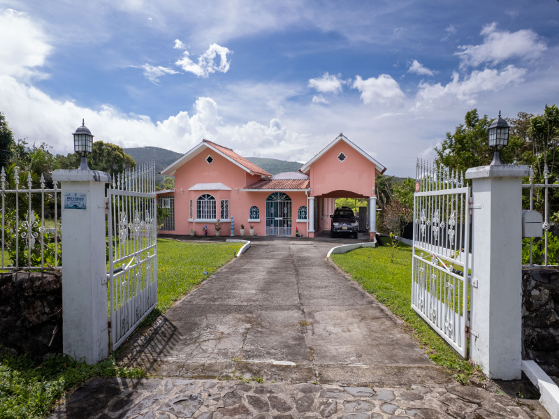 Fully furnished home Boquete
Alto Boquete real estate
Boquete Panama homes for sale
House near San Francisco Plaza
Boquete retirement home
Panama mountain home
Boquete investment property
Home with large lot Boquete
Walk to amenities Boquete
Chiriquí real estate
